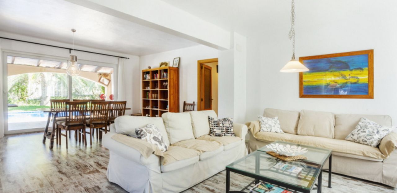 Winter 27 / 28: Ebenerdiges Chalet mit AC und Pool bei Es Carritxo -- CH 17 WT