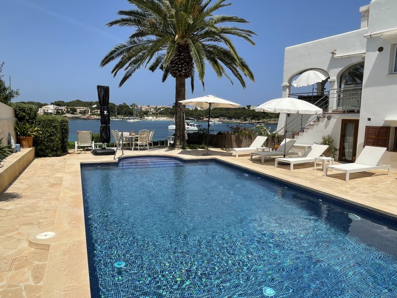 Winter 27 /28 : Elegantes Chalet mit Ölzentralh in 1. LInie der Küste von Portocolom --- CH 08 WT