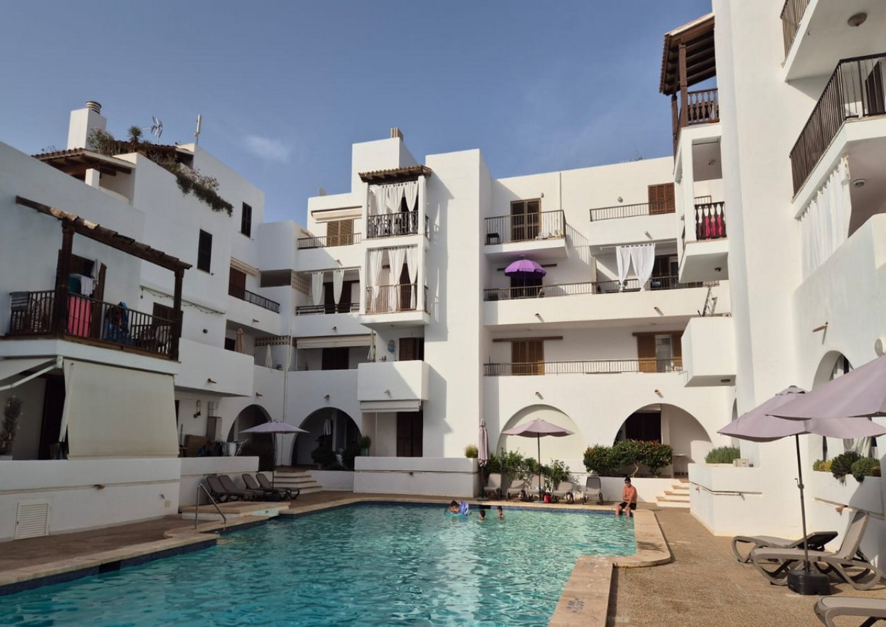 Winter 27 / 28: Modernes Studio in 2. Etage mit Terrasse und Gem. Pool in Cala Dor -- AP 40 WT