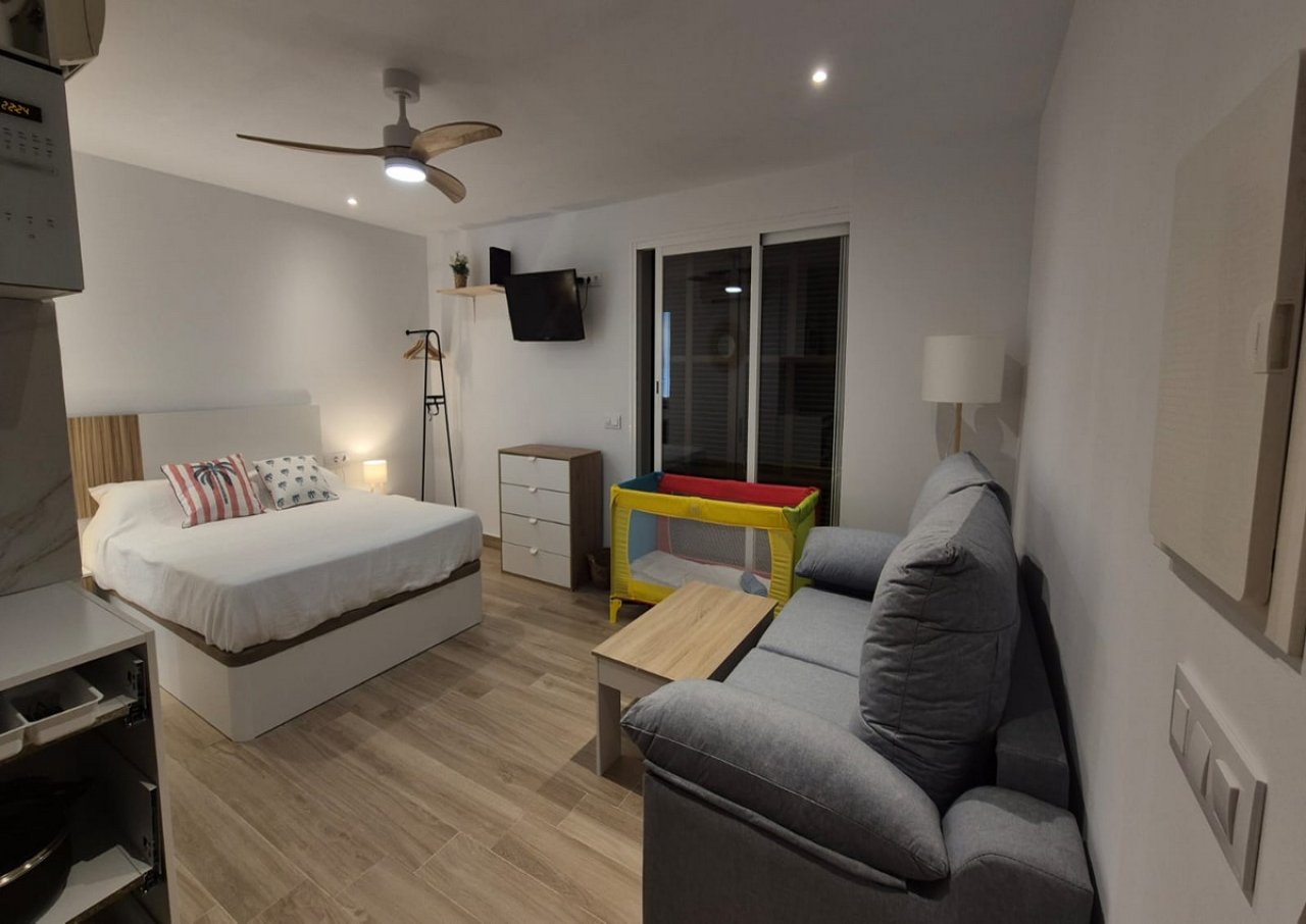 Winter 27 / 28: Modernes Studio in 2. Etage mit Terrasse und Gem. Pool in Cala Dor -- AP 40 WT