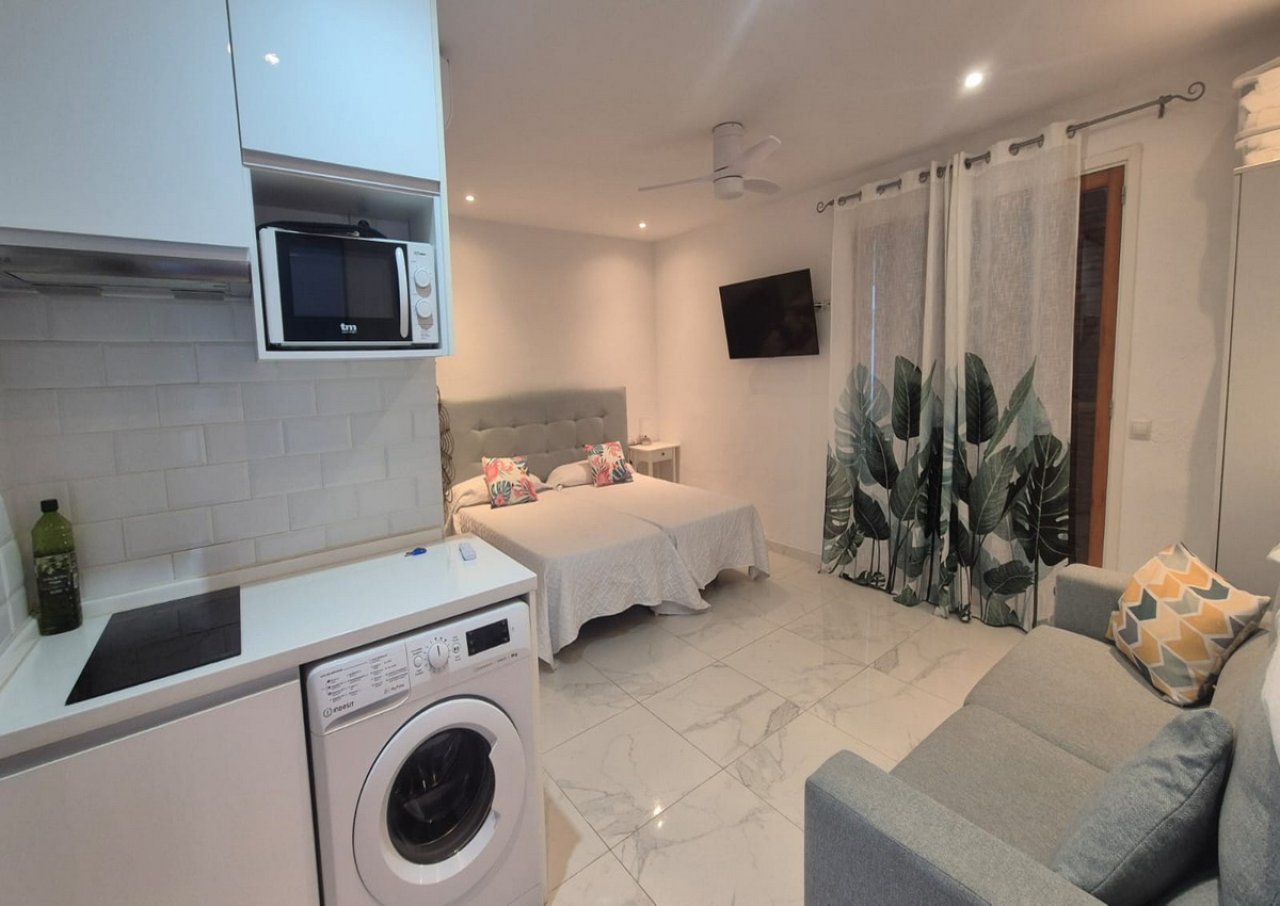 Winter 27 / 28: Modernes Studio in 2. Etage mit Terrasse und Gem. Pool in Cala Dor -- AP 40 WT