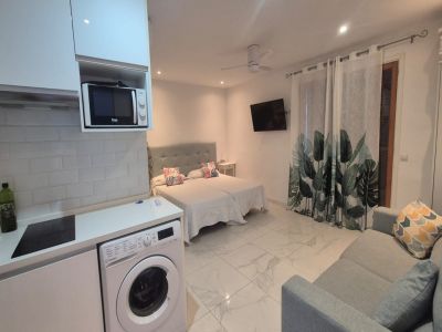 Winter 27 / 28: Modernes Studio in 2. Etage mit Terrasse und Gem. Pool in Cala Dor -- AP 40 WT