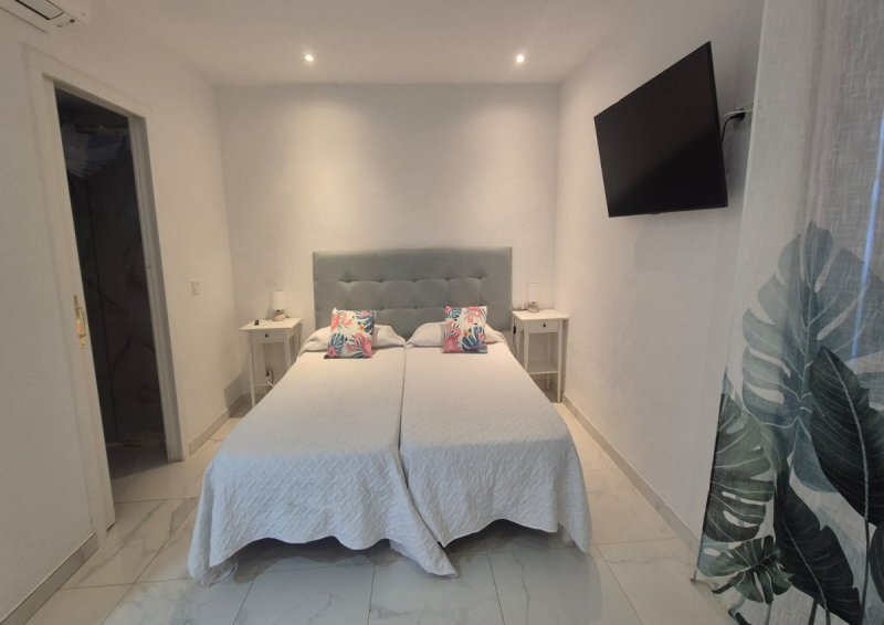 Winter 27 / 28: Modernes Studio in 2. Etage mit Terrasse und Gem. Pool in Cala Dor -- AP 40 WT