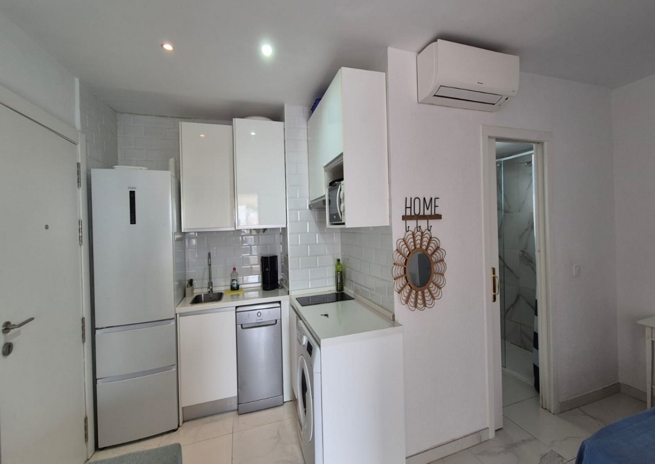 Winter 27 / 28: Modernes Studio in 2. Etage mit Terrasse und Gem. Pool in Cala Dor -- AP 40 WT