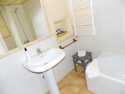 INVIERNO: 3 sep. Casas con 2 piscinas y calefacción en Manacor --- F 250 CM