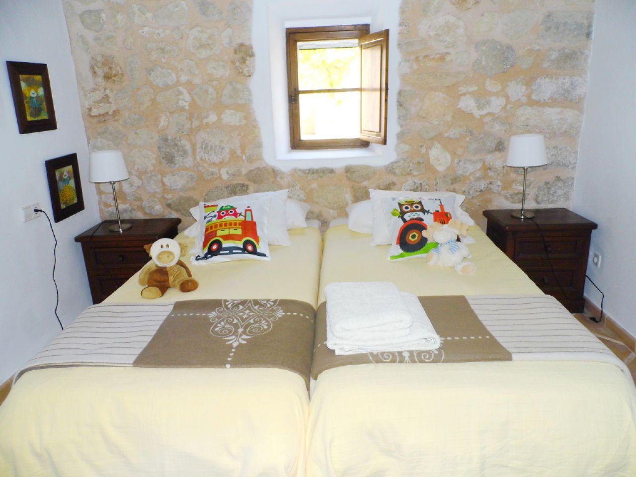 INVIERNO: 3 sep. Casas con 2 piscinas y calefacción en Manacor --- F 250 CM