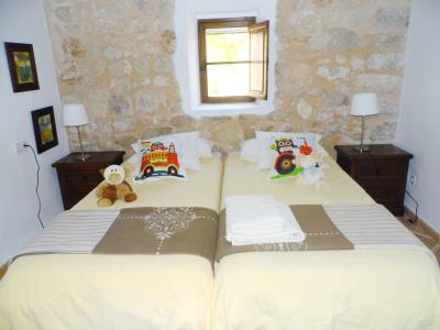 INVIERNO: 3 sep. Casas con 2 piscinas y calefacción en Manacor --- F 250 CM