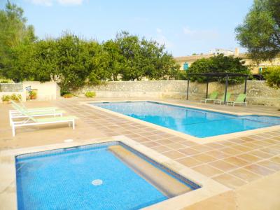 INVIERNO: 3 sep. Casas con 2 piscinas y calefacción en Manacor --- F 250 CM