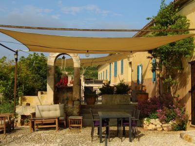 INVIERNO: 3 sep. Casas con 2 piscinas y calefacción en Manacor --- F 250 CM