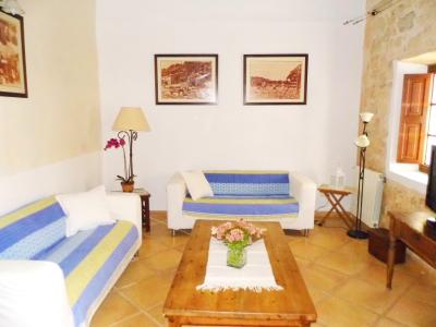 INVIERNO: 3 sep. Casas con 2 piscinas y calefacción en Manacor --- F 250 CM