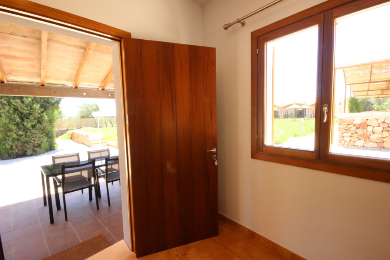 Winter: 9 apartments with 1 - 2 bedrooms on a communal plot with pool and AC in a quiet area near Campos-AP 43