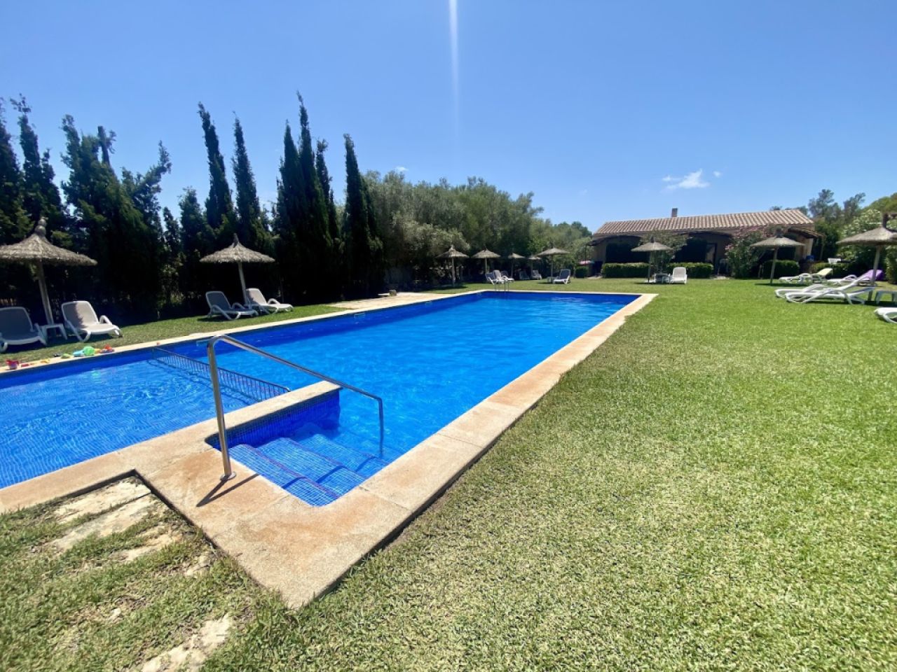 Winter: 9 apartments with 1 - 2 bedrooms on a communal plot with pool and AC in a quiet area near Campos-AP 43