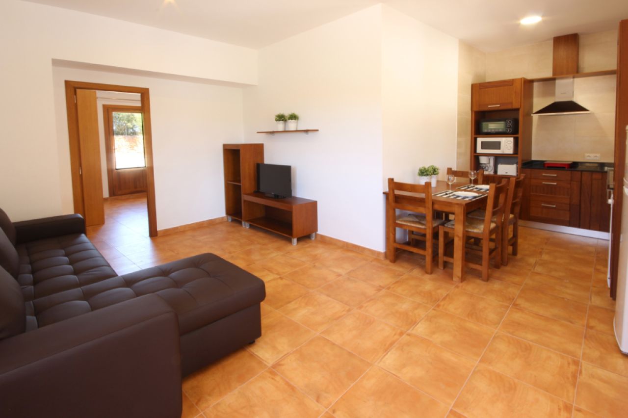 Winter: 9 apartments with 1 - 2 bedrooms on a communal plot with pool and AC in a quiet area near Campos-AP 43