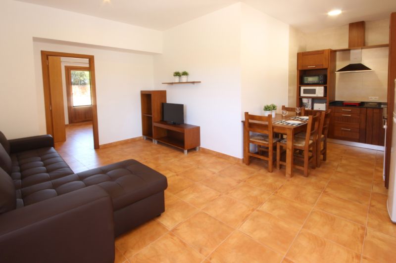 Winter: 9 apartments with 1 - 2 bedrooms on a communal plot with pool and AC in a quiet area near Campos-AP 43