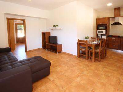 Winter: 9 apartments with 1 - 2 bedrooms on a communal plot with pool and AC in a quiet area near Campos-AP 43