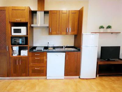 Winter: 9 apartments with 1 - 2 bedrooms on a communal plot with pool and AC in a quiet area near Campos-AP 43