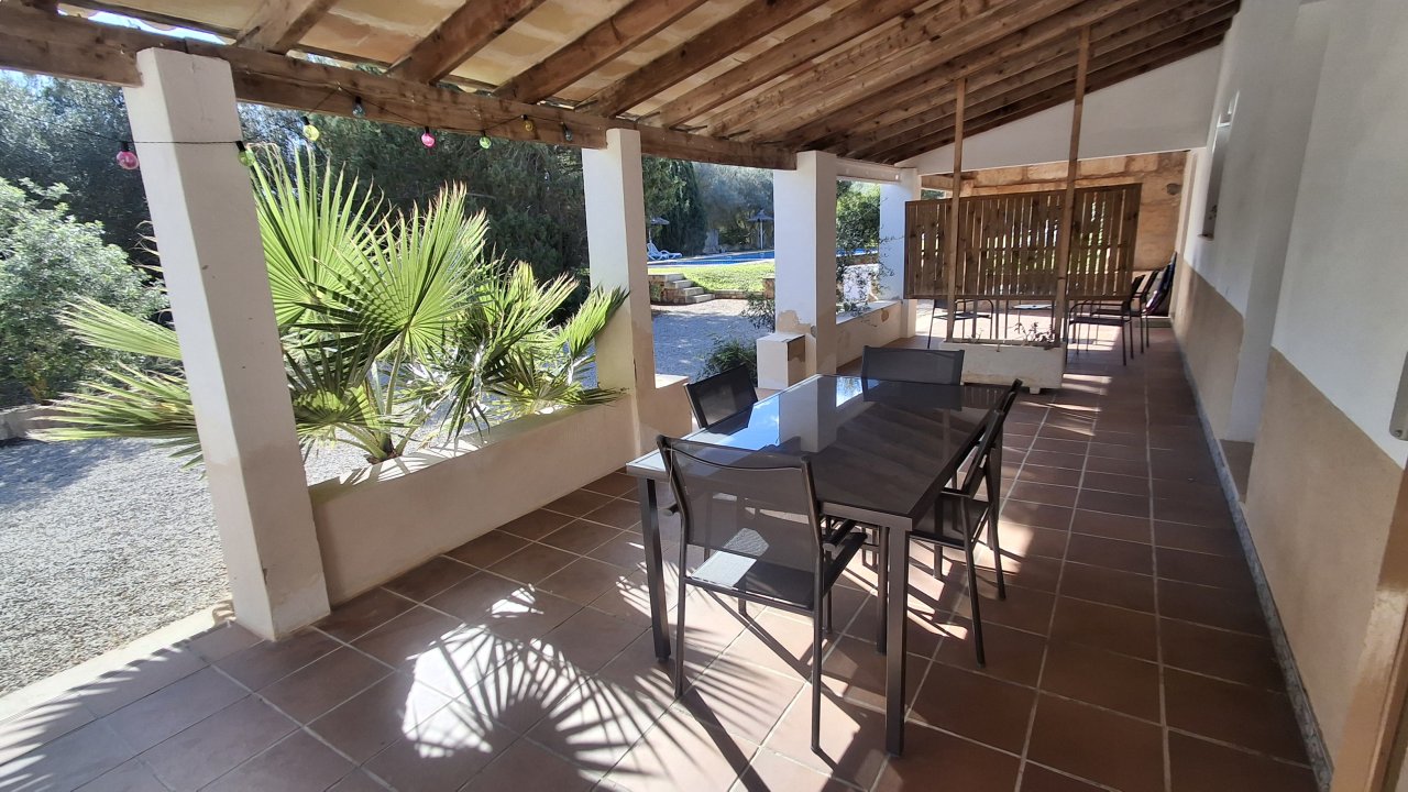 Winter: 9 apartments with 1-2 bedrooms on shared property with pool and AC in quiet area near Campos