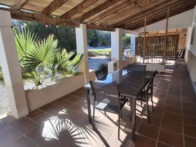 Winter: 9 apartments with 1-2 bedrooms on shared property with pool and AC in quiet area near Campos