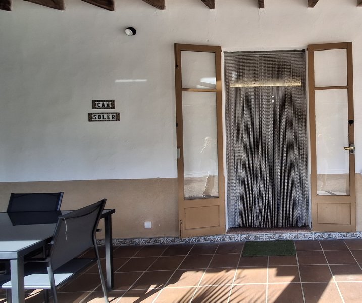 Winter: 9 apartments with 1-2 bedrooms on shared property with pool and AC in quiet area near Campos