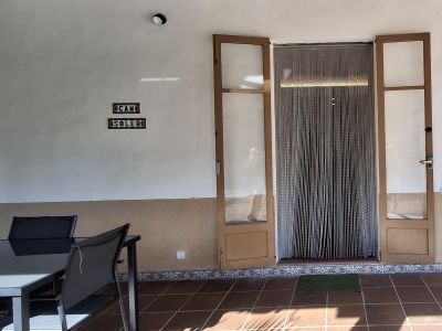 Winter: 9 apartments with 1-2 bedrooms on shared property with pool and AC in quiet area near Campos