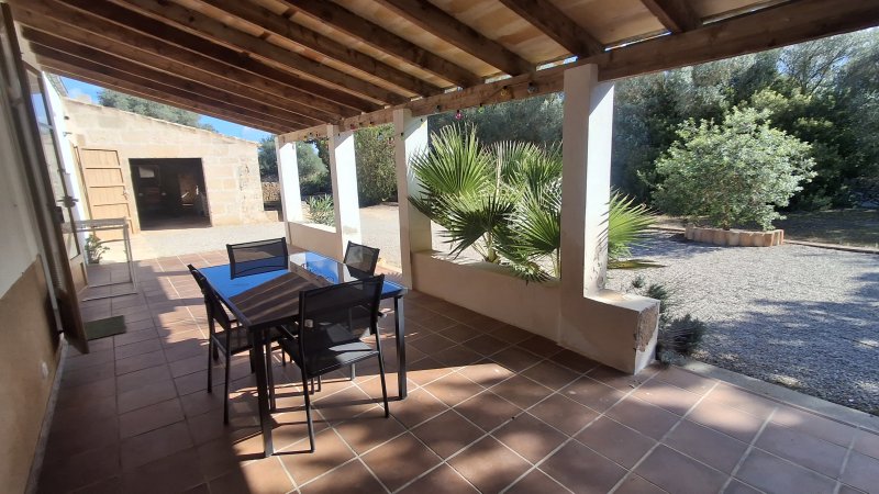 Winter: 9 apartments with 1-2 bedrooms on shared property with pool and AC in quiet area near Campos