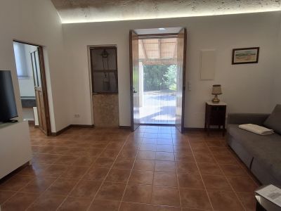 Winter: 9 apartments with 1-2 bedrooms on shared property with pool and AC in quiet area near Campos