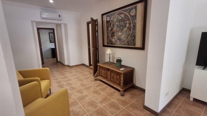 Winter: 9 apartments with 1-2 bedrooms on shared property with pool and AC in quiet area near Campos