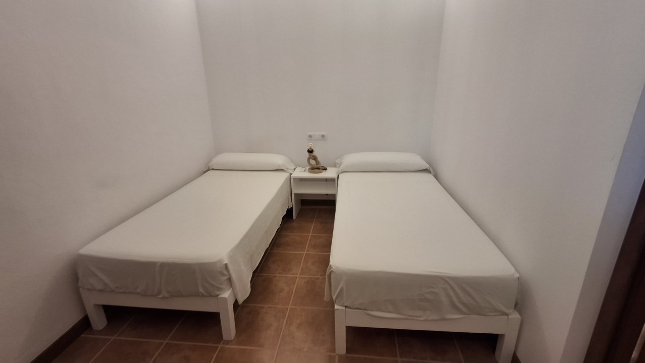 Winter: 9 apartments with 1-2 bedrooms on shared property with pool and AC in quiet area near Campos