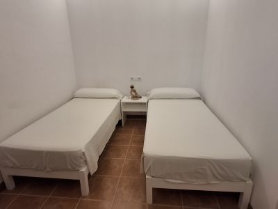 Winter: 9 apartments with 1-2 bedrooms on shared property with pool and AC in quiet area near Campos