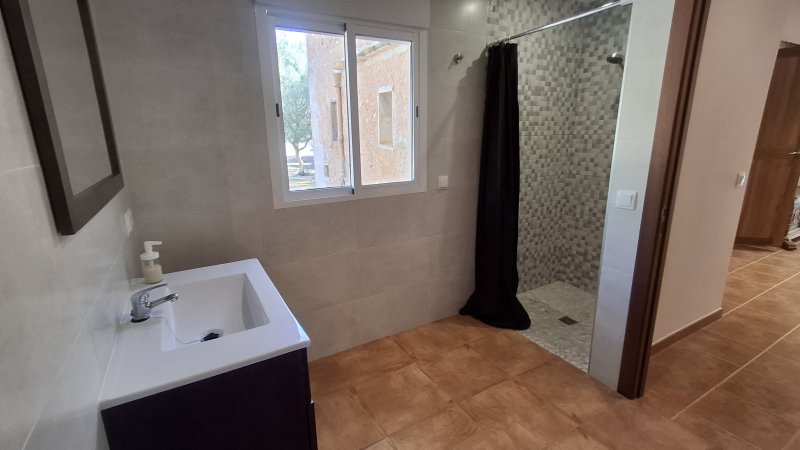 Winter: 9 apartments with 1-2 bedrooms on shared property with pool and AC in quiet area near Campos