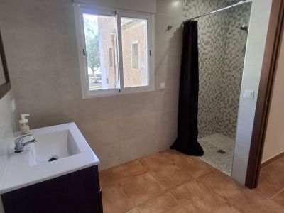 Winter: 9 apartments with 1-2 bedrooms on shared property with pool and AC in quiet area near Campos
