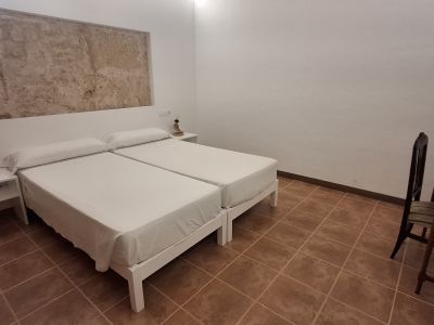 Winter: 9 apartments with 1-2 bedrooms on shared property with pool and AC in quiet area near Campos