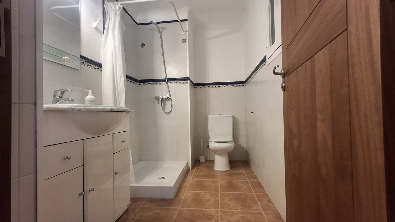 Winter: 9 apartments with 1-2 bedrooms on shared property with pool and AC in quiet area near Campos