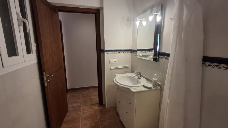 Winter: 9 apartments with 1-2 bedrooms on shared property with pool and AC in quiet area near Campos