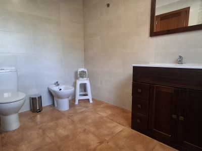 Winter: 9 apartments with 1-2 bedrooms on shared property with pool and AC in quiet area near Campos