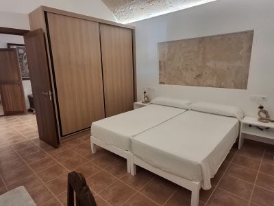 Winter: 9 apartments with 1-2 bedrooms on shared property with pool and AC in quiet area near Campos