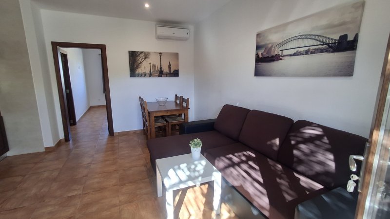 Winter: 9 apartments with 1-2 bedrooms on shared property with pool and AC in quiet area near Campos