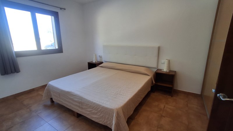 Winter: 9 apartments with 1-2 bedrooms on shared property with pool and AC in quiet area near Campos