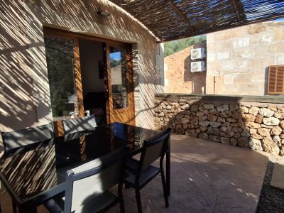 Winter: 9 apartments with 1-2 bedrooms on shared property with pool and AC in quiet area near Campos