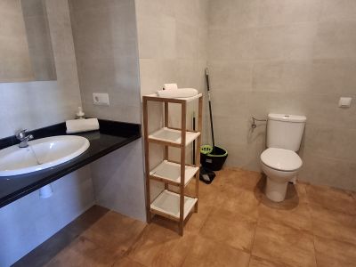 Winter: 9 apartments with 1-2 bedrooms on shared property with pool and AC in quiet area near Campos