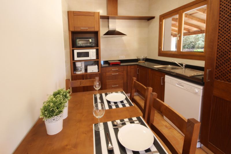 Winter: 9 apartments with 1 - 2 bedrooms on a communal plot with pool and AC in a quiet area near Campos-AP 43