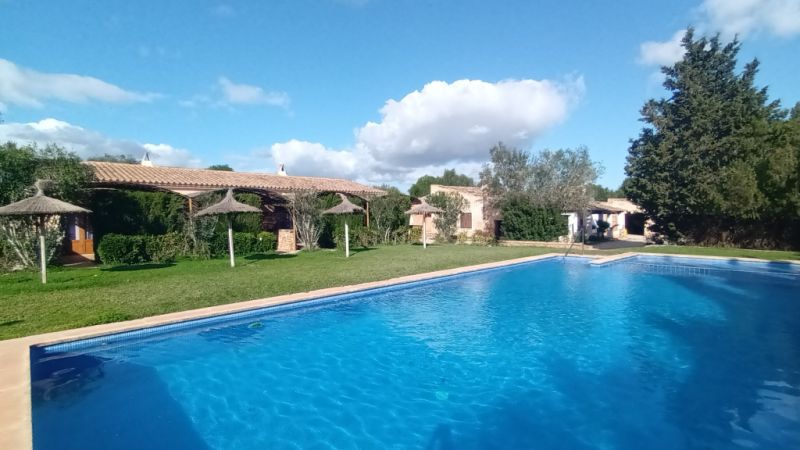 Winter: 9 apartments with 1 - 2 bedrooms on a communal plot with pool and AC in a quiet area near Campos-AP 43