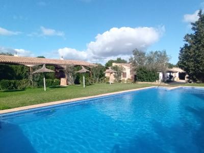 Winter: 9 apartments with 1 - 2 bedrooms on a communal plot with pool and AC in a quiet area near Campos-AP 43