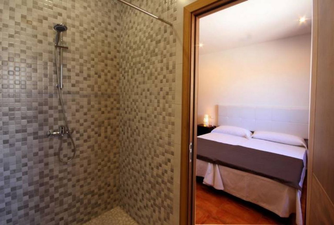 Winter: 9 apartments with 1 - 2 bedrooms on a communal plot with pool and AC in a quiet area near Campos-AP 43