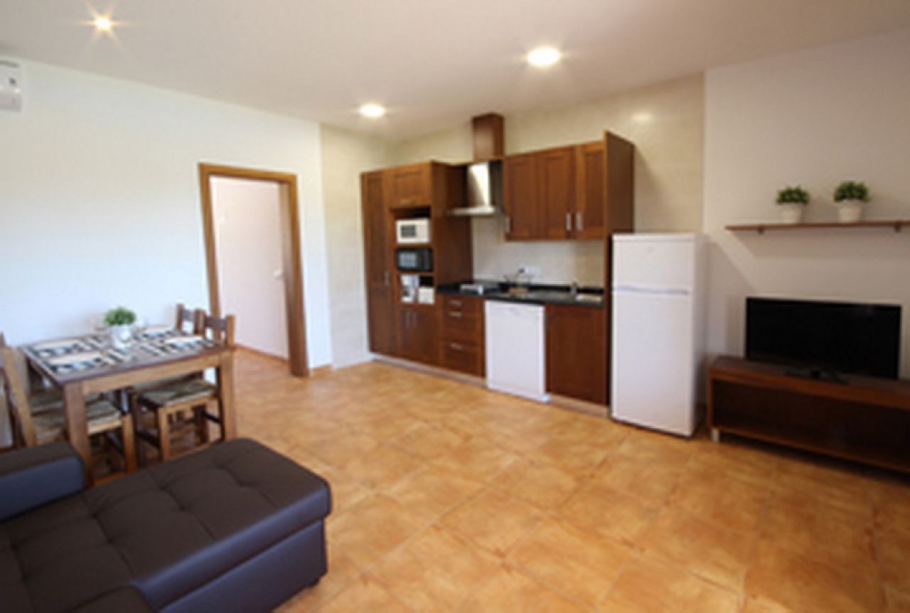 Winter: 9 apartments with 1 - 2 bedrooms on a communal plot with pool and AC in a quiet area near Campos-AP 43