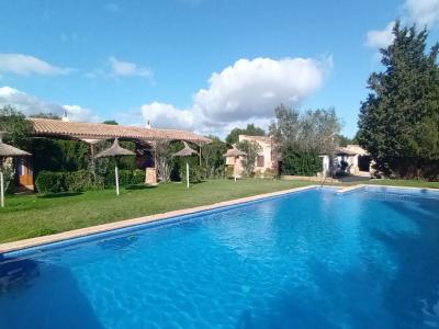Winter: 9 apartments with 1 - 2 bedrooms on a communal plot with pool and AC in a quiet area near Campos-AP 43
