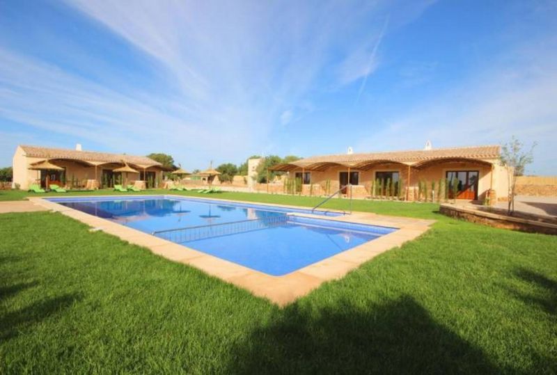 Winter: 9 apartments with 1 - 2 bedrooms on a communal plot with pool and AC in a quiet area near Campos-AP 43
