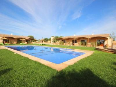 Winter: 9 apartments with 1 - 2 bedrooms on a communal plot with pool and AC in a quiet area near Campos-AP 43