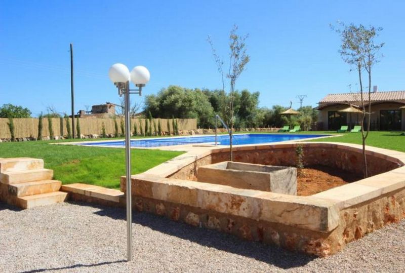 Winter: 9 apartments with 1 - 2 bedrooms on a communal plot with pool and AC in a quiet area near Campos-AP 43