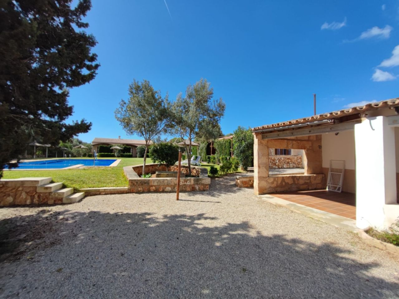 Winter: 9 apartments with 1 - 2 bedrooms on a communal plot with pool and AC in a quiet area near Campos-AP 43